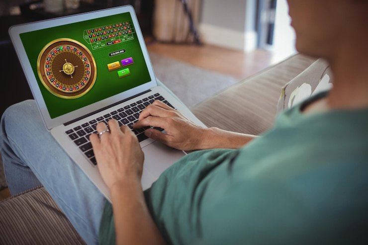 tampiljitu login platform interface showing live-dealer tables, slot games, and sportsbook markets on mobile device